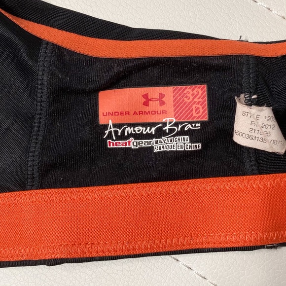 Under Armour Sports Bra 32D - Picture 6 of 6